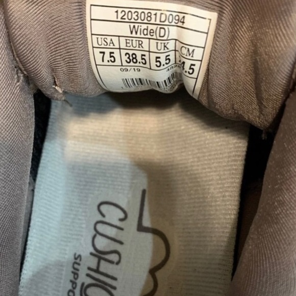 Brooks Addiction Walker Suede shoes - women’s 7.5 wide - Picture 2 of 2